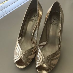 Adrianna Papell gold evening shoes 7.5